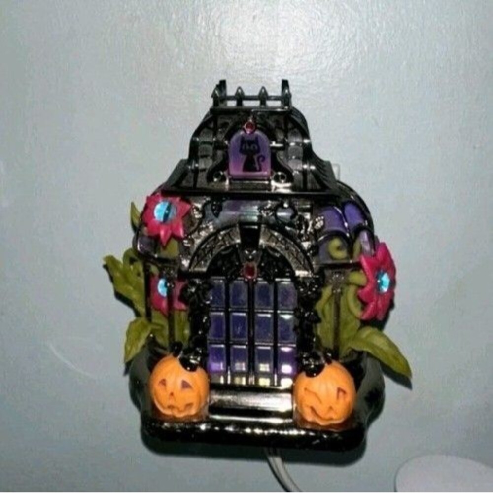 Bath & Body Works Halloween Haunted House Projector Bats Wallflower Plug-In OCT